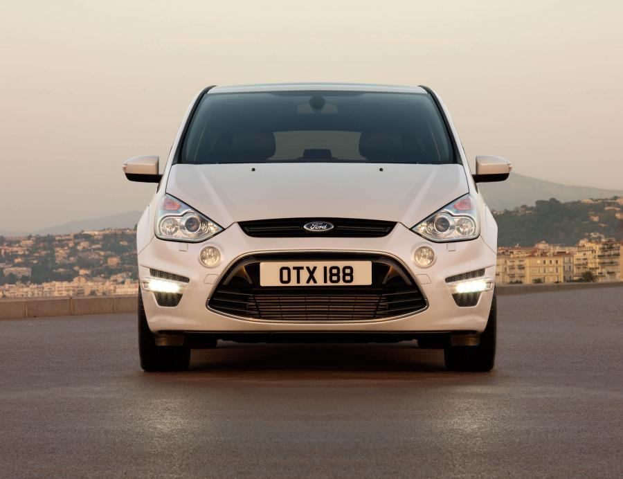  Ford S-Max 2010 года  (фото 11 из 21)